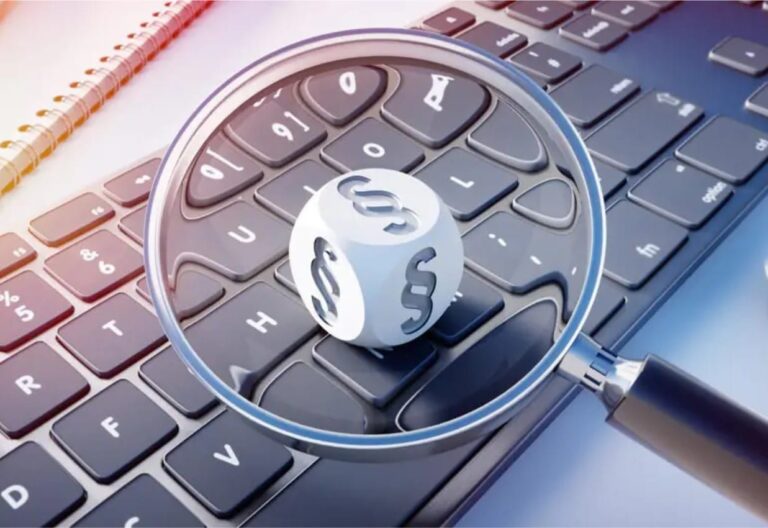 Facebook ; Lupe Paragraph Tastatur