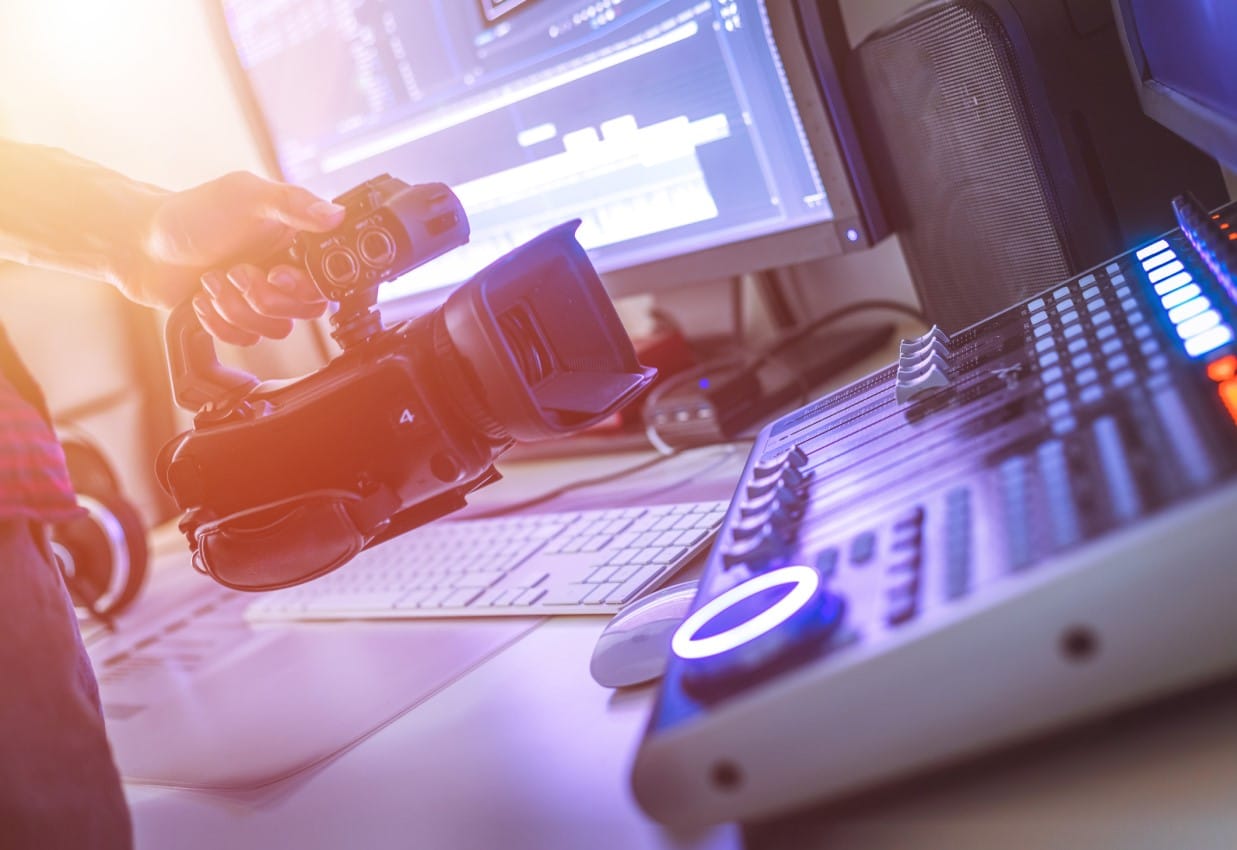 Video Content Marketing ; Kamera Mischpult Bildbearbeitung