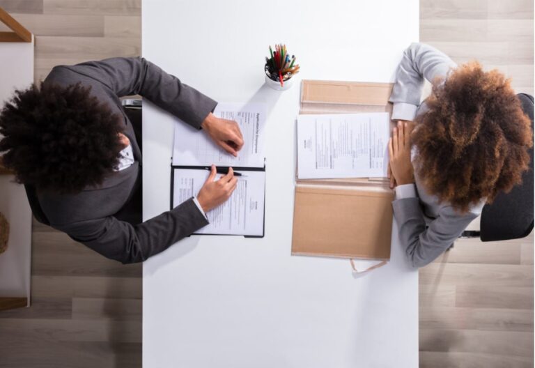 Vorstellungsgespräch Marketing , Mann und Frau geschäftliches Gespräch