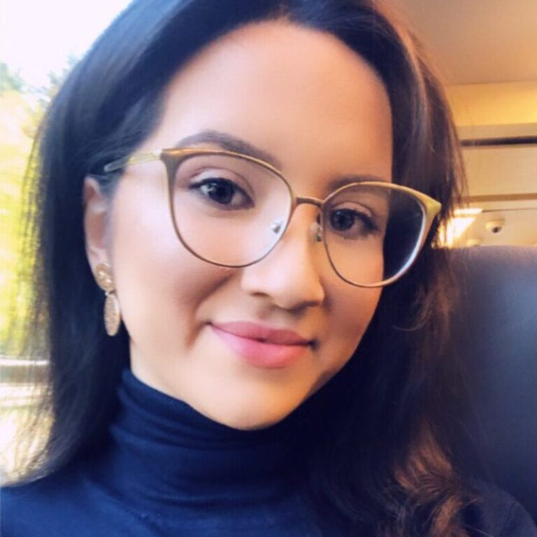 Porträt von Firdevs Karaca, Absolventin der Social Media Akademie