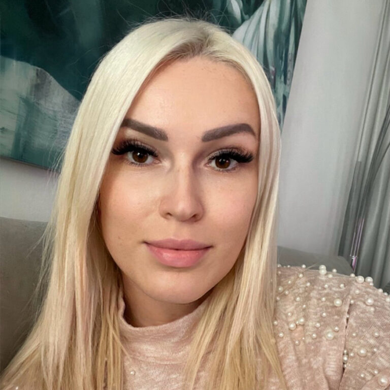 Porträt von Dorina Lederer, Absolventin der Social Media Akademie