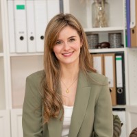 Portrait von Karolina Hennig, Absolventin an der Social Media Akademie