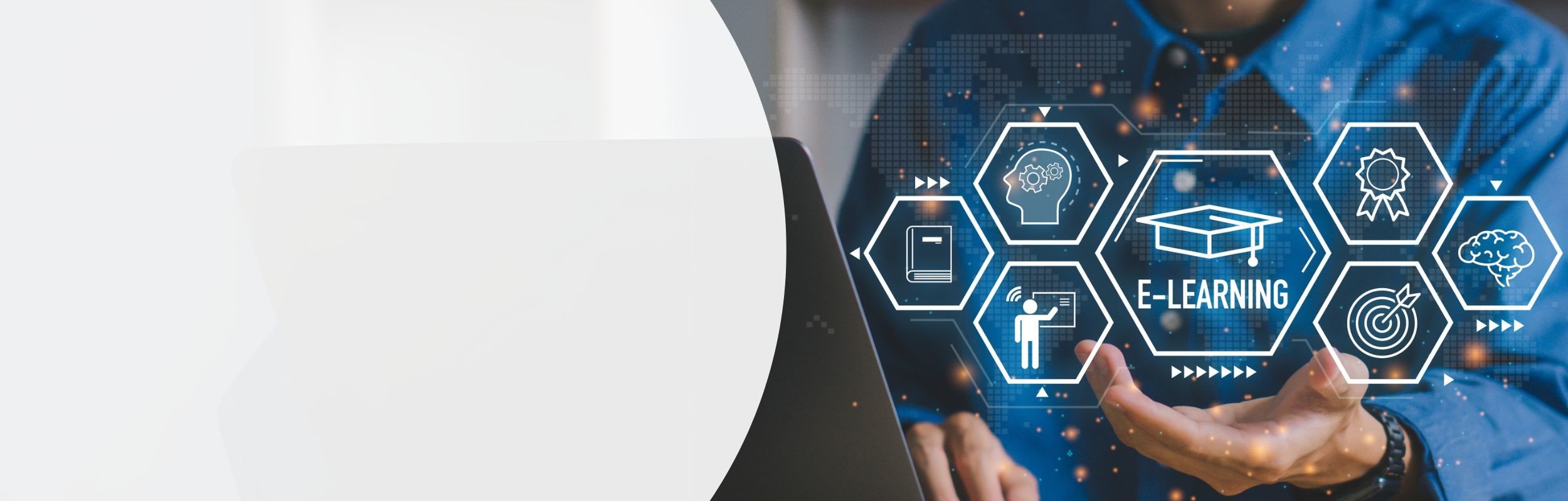 Weiße Kacheln mit Icons rund um das Thema E-Learning: Ein Lernabzeichen, ein Buch, ein Dozent.